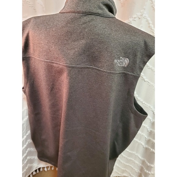 The North Face Mens XXL Full Zip Vest Poultry Summit Badge Gray Vest - Picture 3 of 6